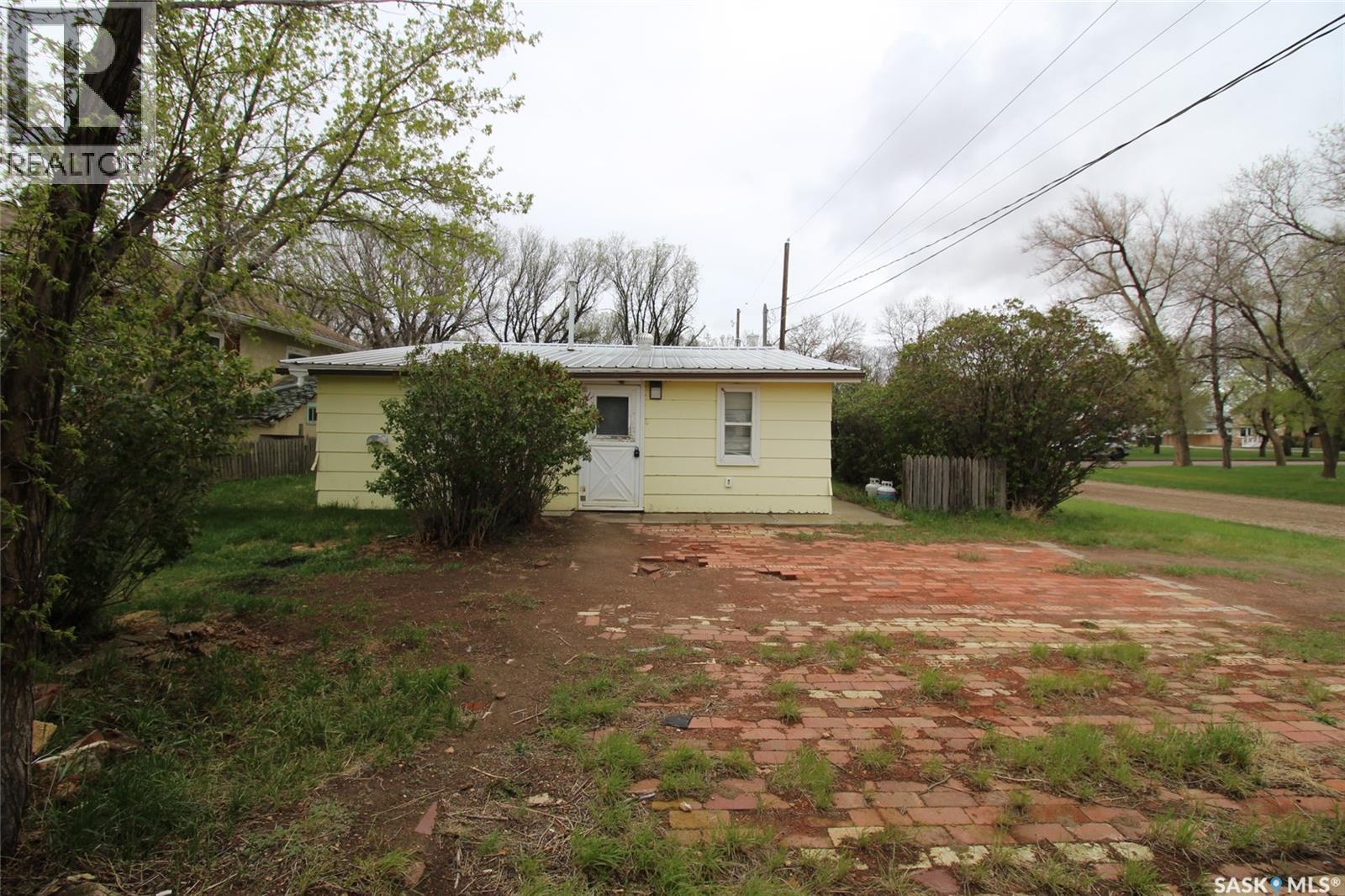 403 4Th Street W, Shaunavon, SK - Outdoor