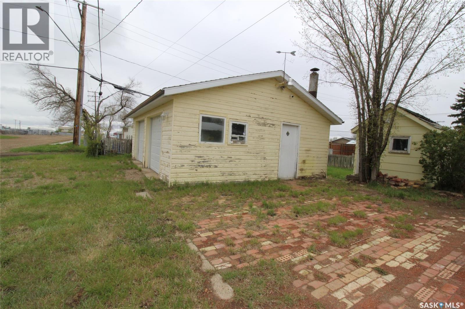 403 4Th Street W, Shaunavon, SK - Outdoor
