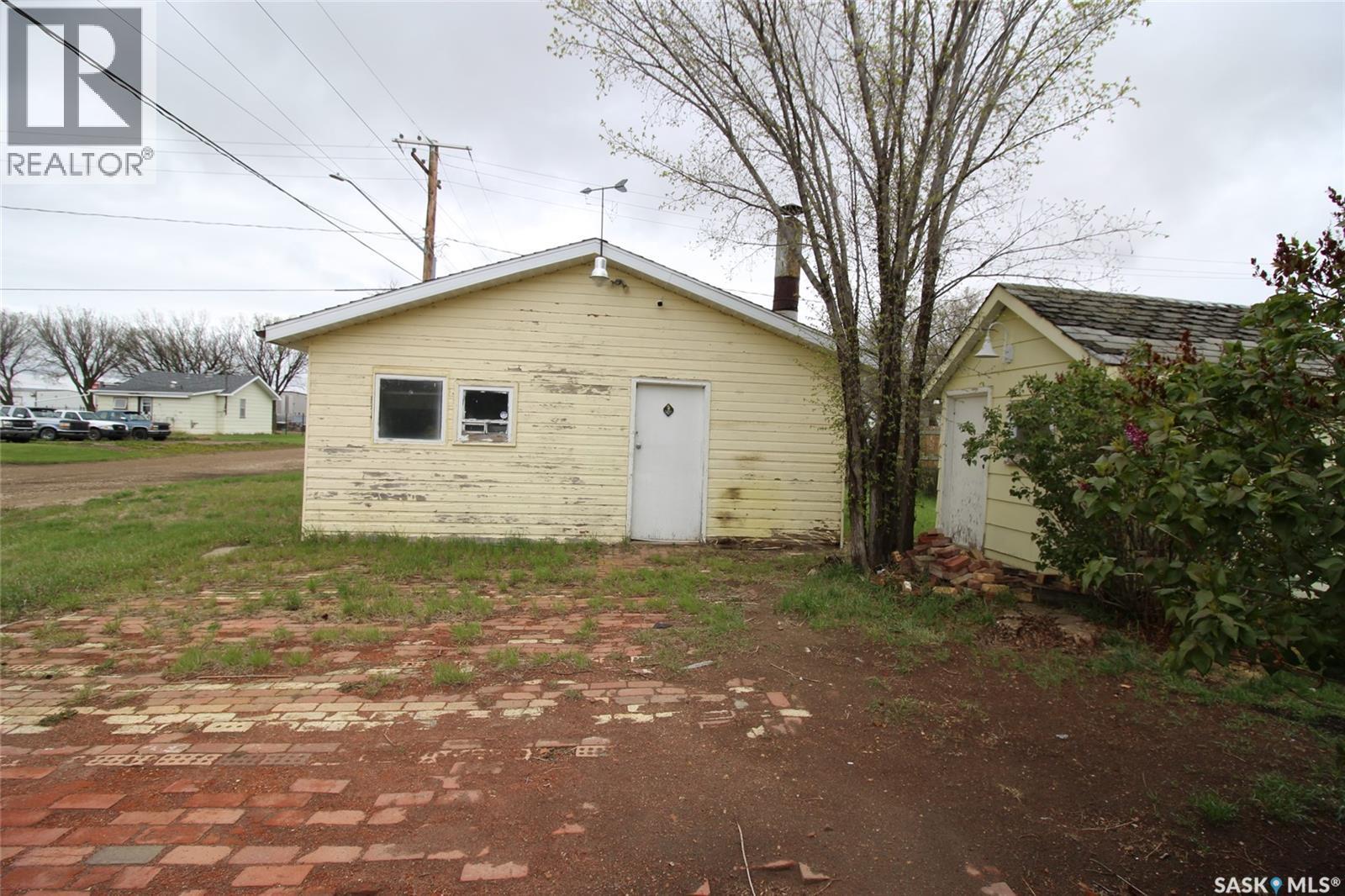403 4Th Street W, Shaunavon, SK - Outdoor