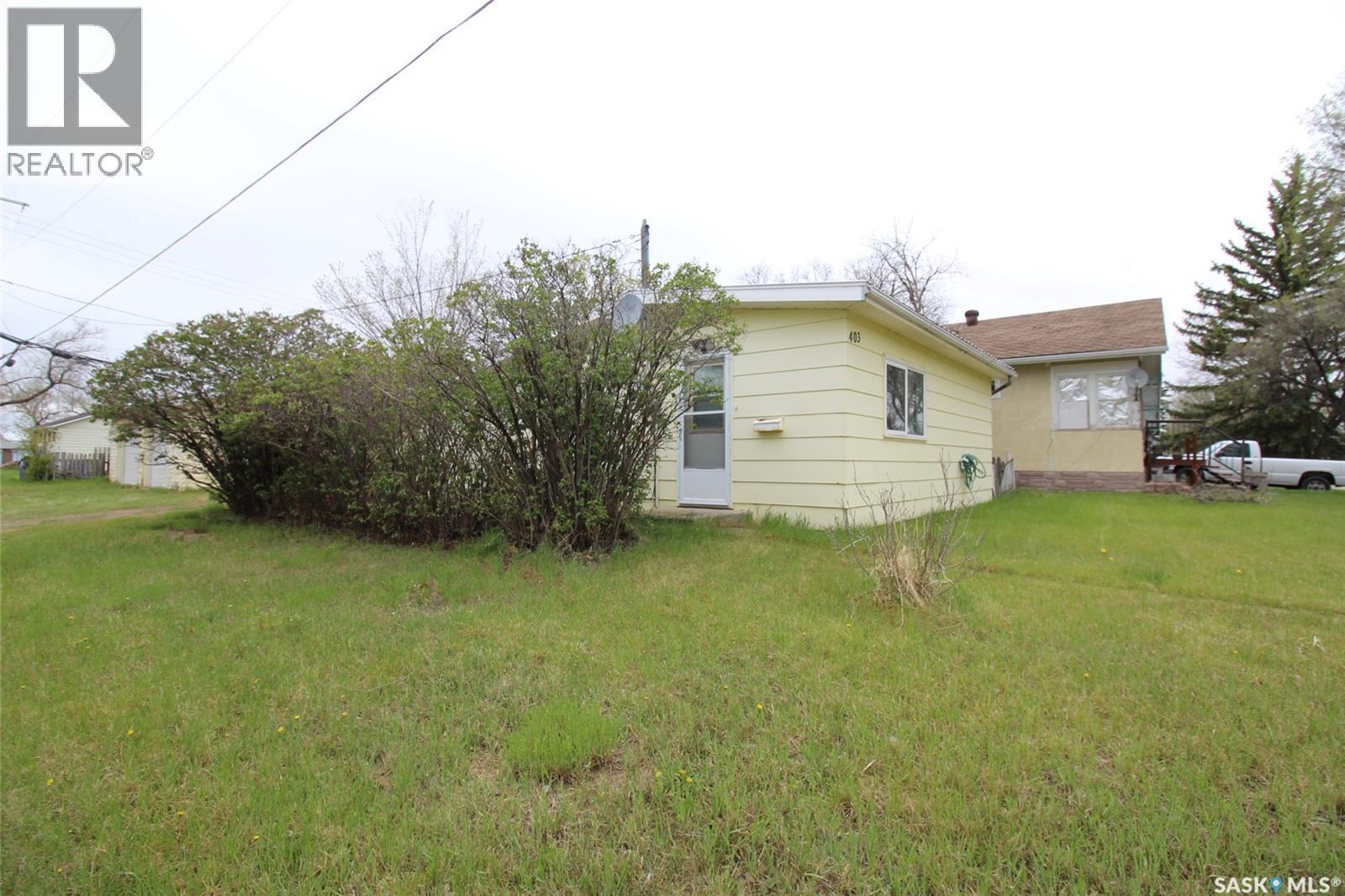 403 4Th Street W, Shaunavon, SK - Outdoor