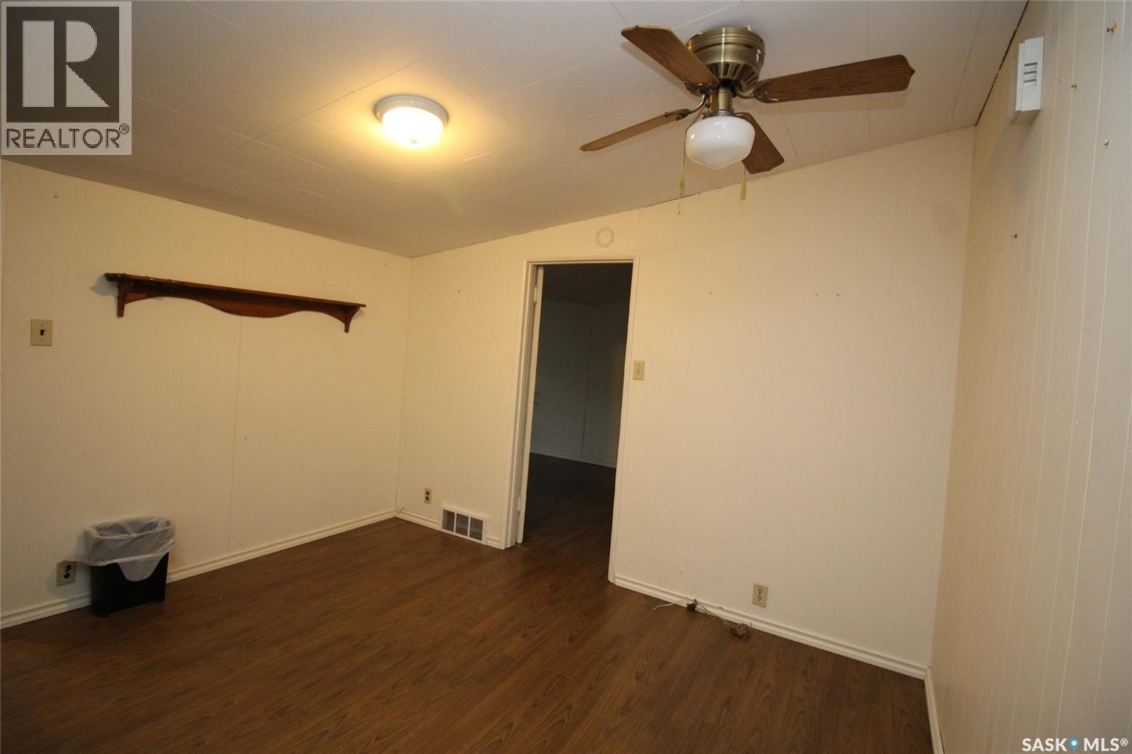 403 4Th Street W, Shaunavon, SK - Indoor Photo Showing Other Room