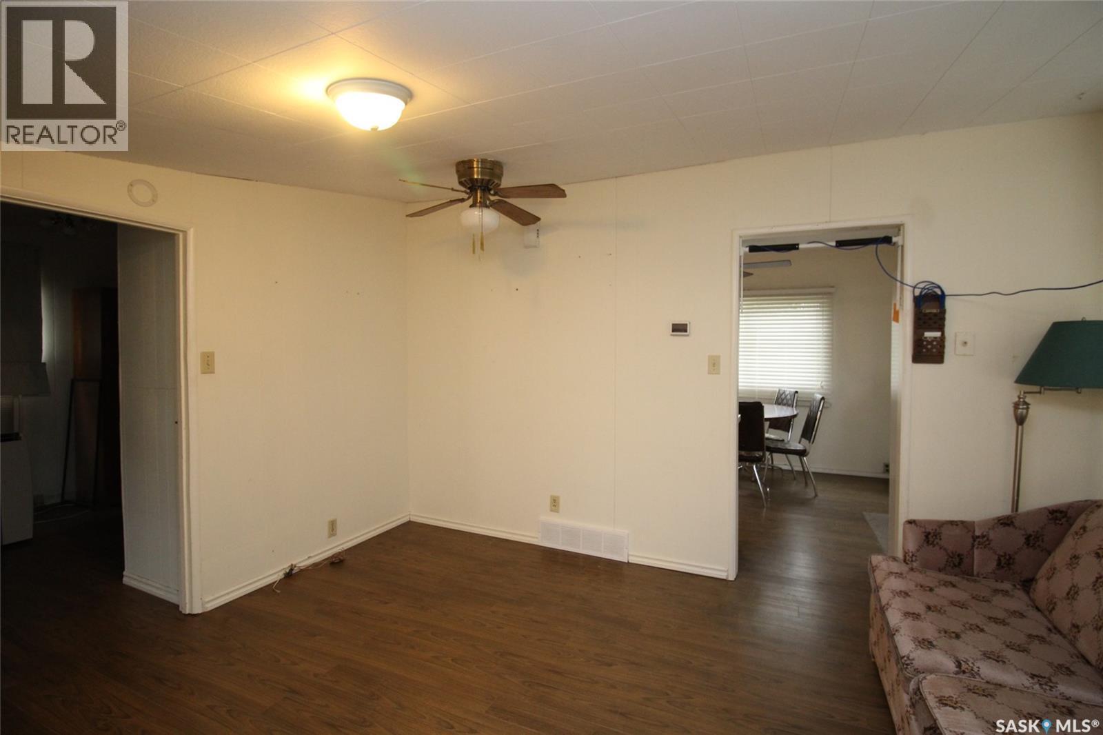 403 4Th Street W, Shaunavon, SK - Indoor