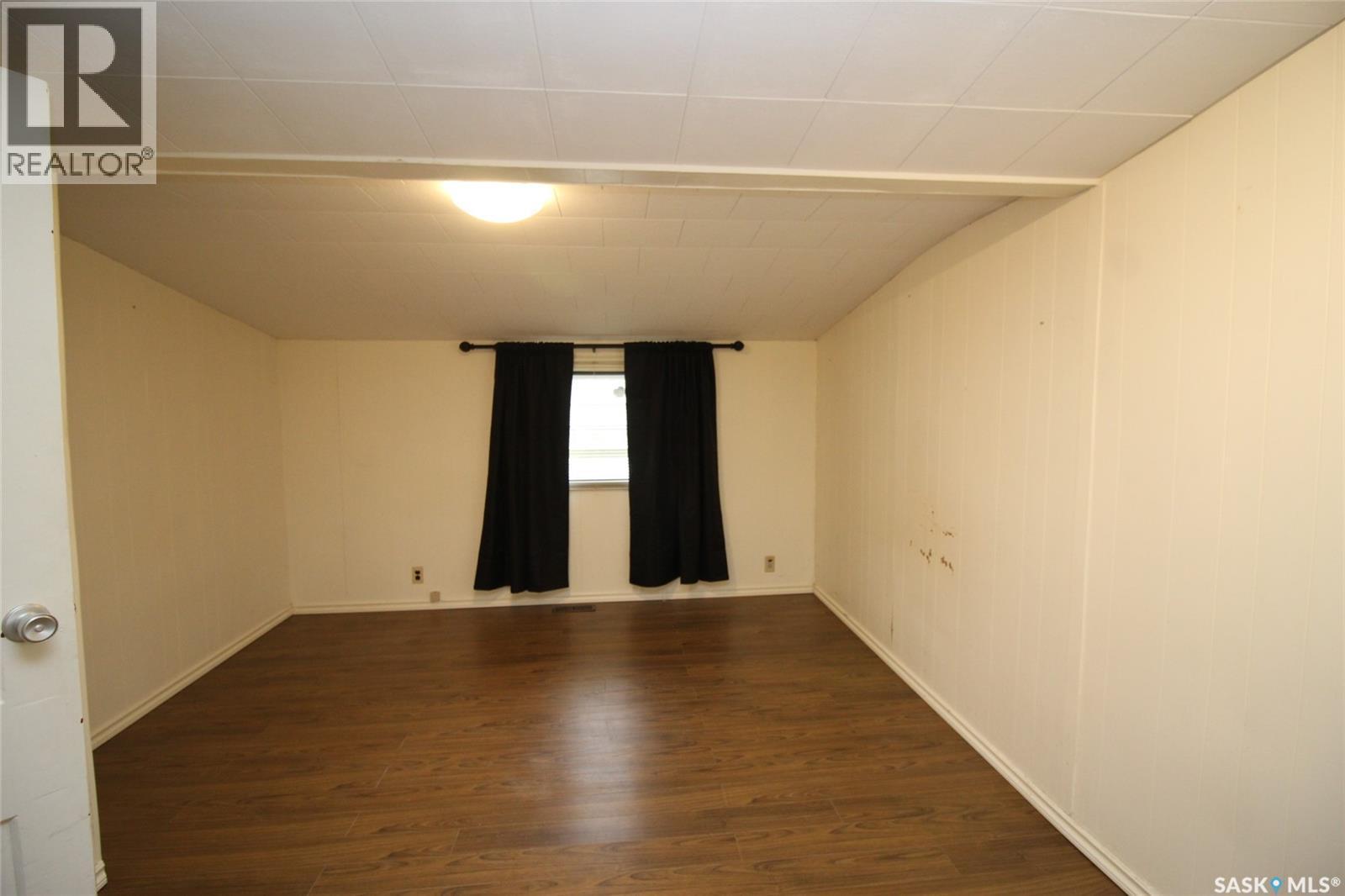 403 4Th Street W, Shaunavon, SK - Indoor Photo Showing Other Room