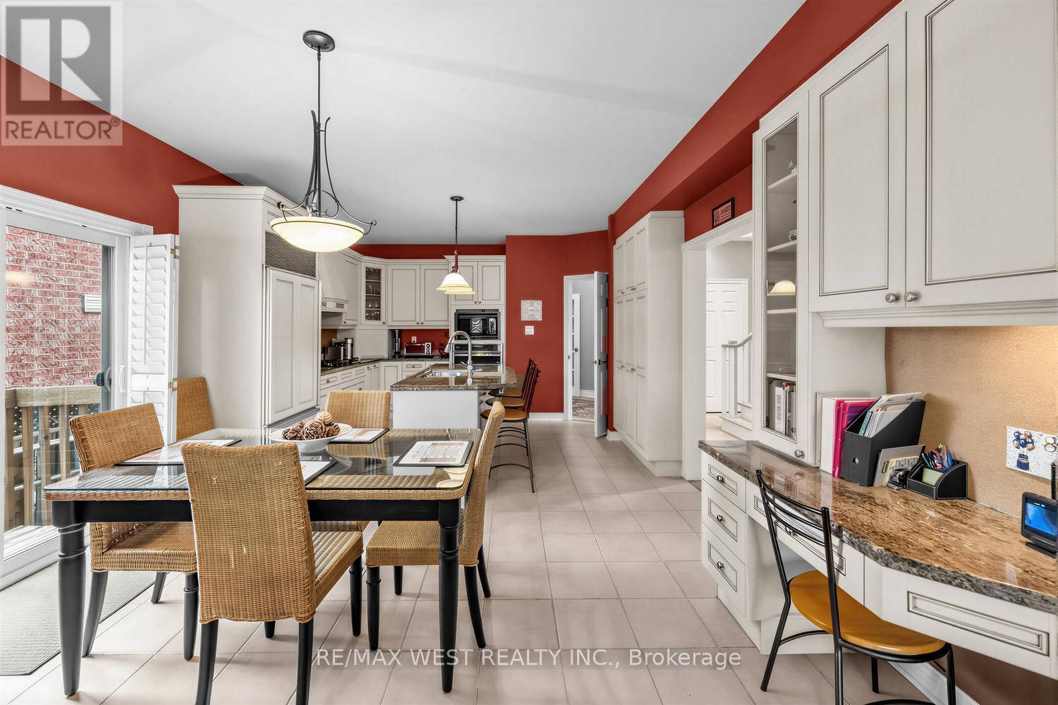 5519 Windy Hill Court, Mississauga, ON - Indoor Photo Showing Dining Room