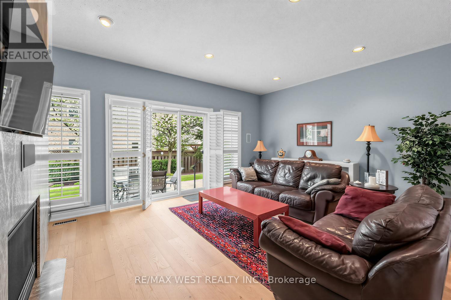 Family Room - 5519 Windy Hill Court, Mississauga, ON - Indoor Photo Showing Living Room