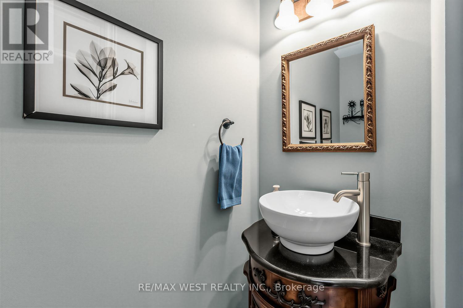 Main Floor Powder Room - 5519 Windy Hill Court, Mississauga, ON - Indoor Photo Showing Bathroom