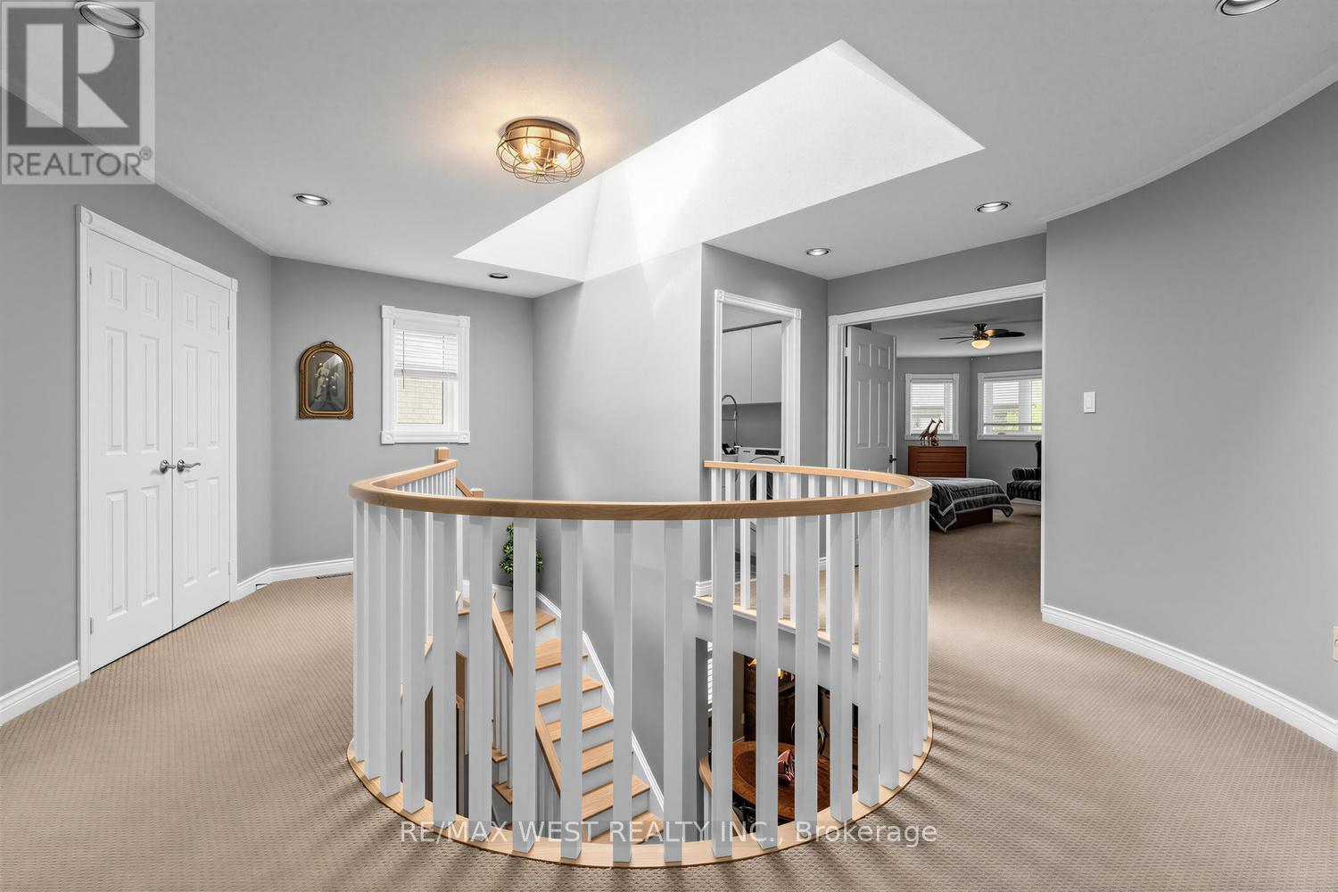 2nd Floor Hallway - 5519 Windy Hill Court, Mississauga, ON - Indoor Photo Showing Other Room