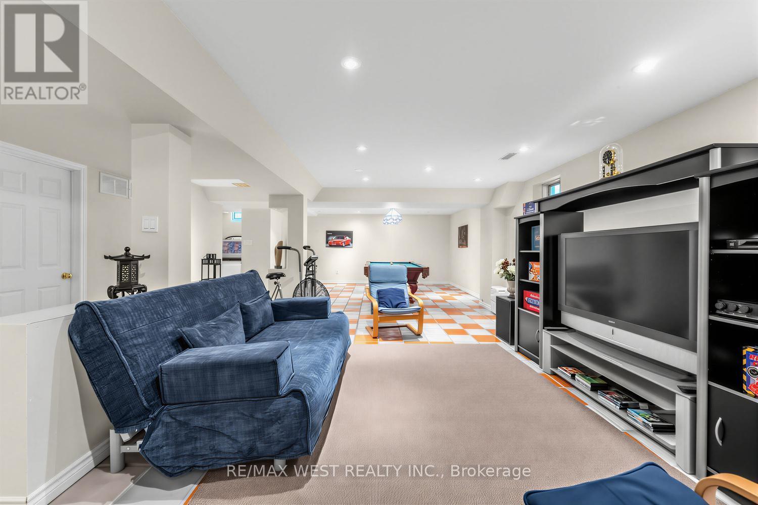 Basement Rec Room - 5519 Windy Hill Court, Mississauga, ON - Indoor Photo Showing Living Room