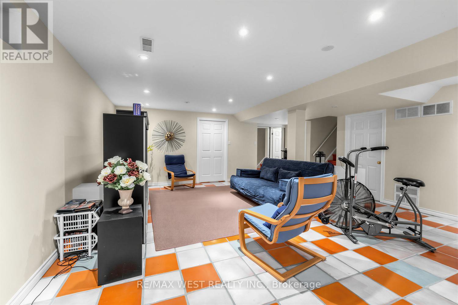 Basement Rec Room View 2 - 5519 Windy Hill Court, Mississauga, ON - Indoor Photo Showing Gym Room