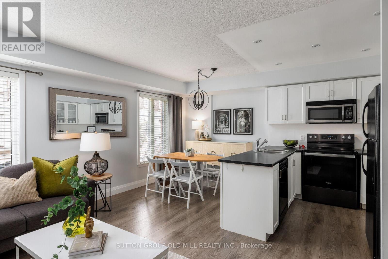 809 - 46 Western Battery Road, Toronto, ON - Indoor