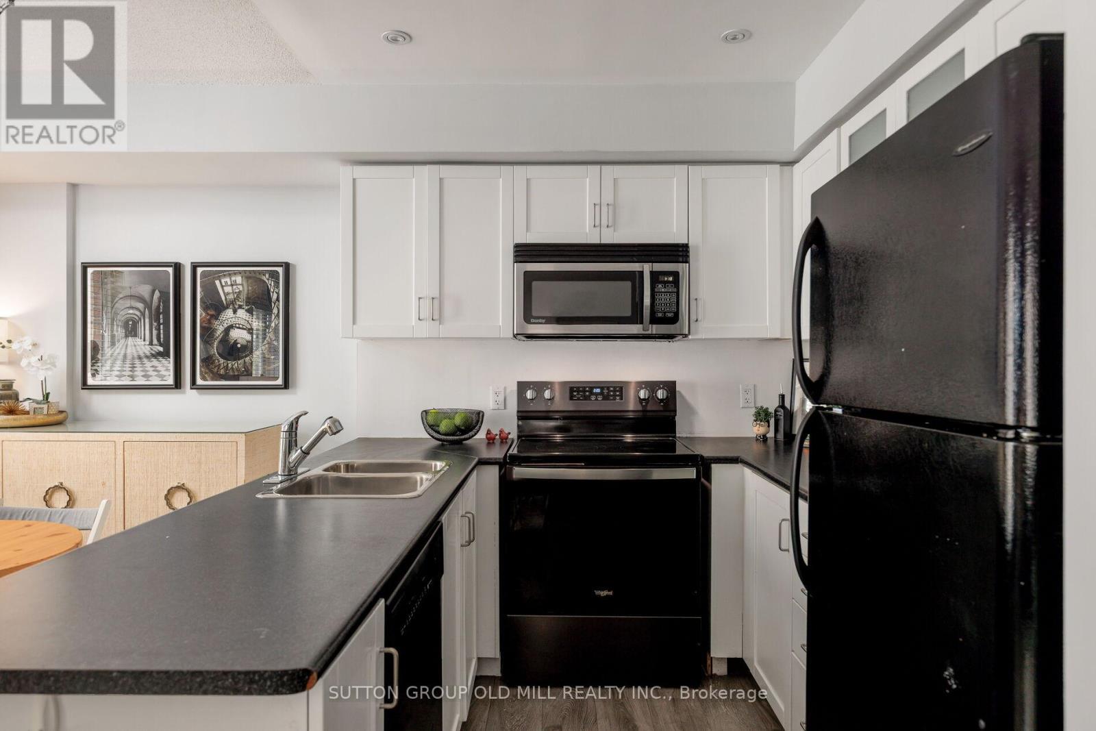 809 - 46 Western Battery Road, Toronto, ON - Indoor Photo Showing Kitchen With Double Sink
