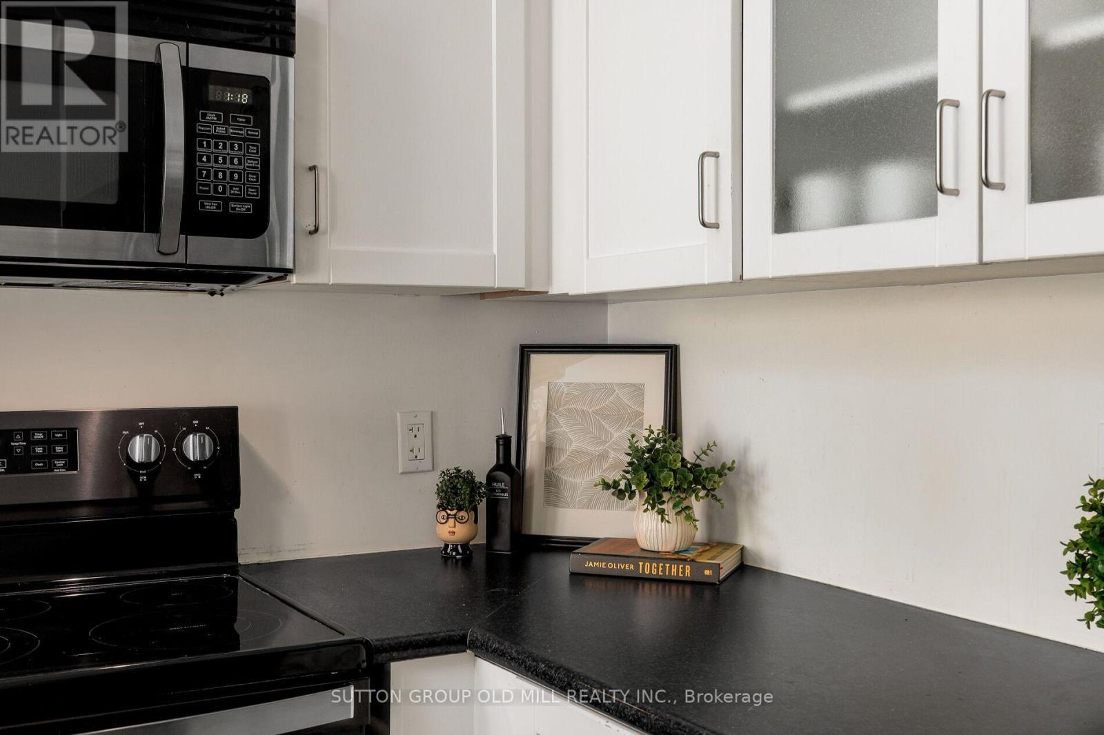 809 - 46 Western Battery Road, Toronto, ON - Indoor