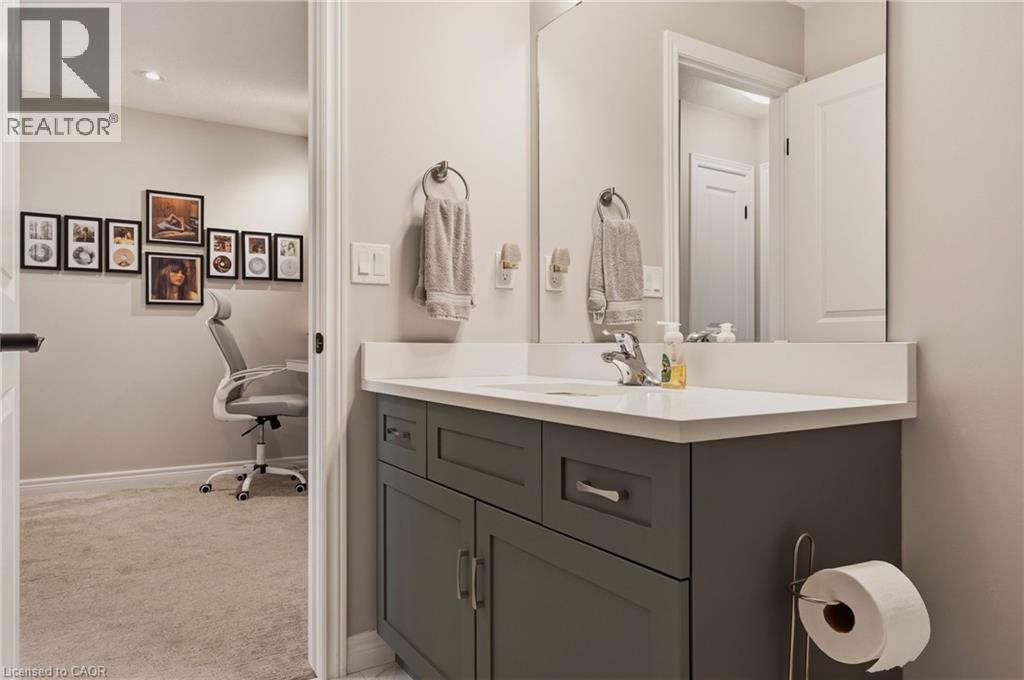 4 piece bathroom. - 81 Beasley Grove, Ancaster, ON - Indoor Photo Showing Bathroom