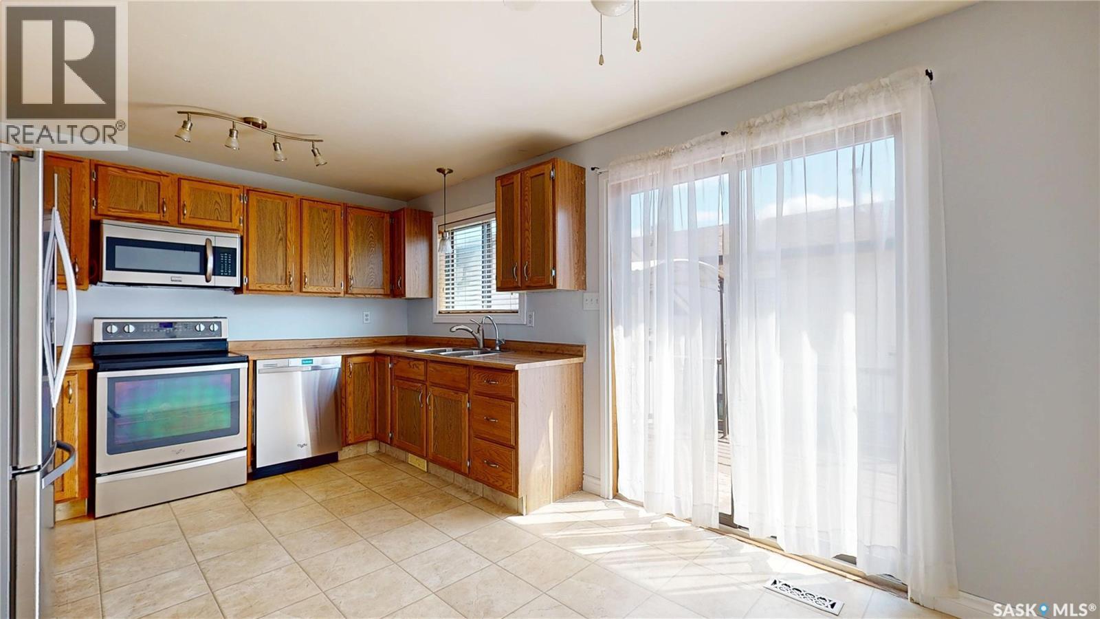 1134 Brown Street, Regina, SK - Indoor Photo Showing Kitchen