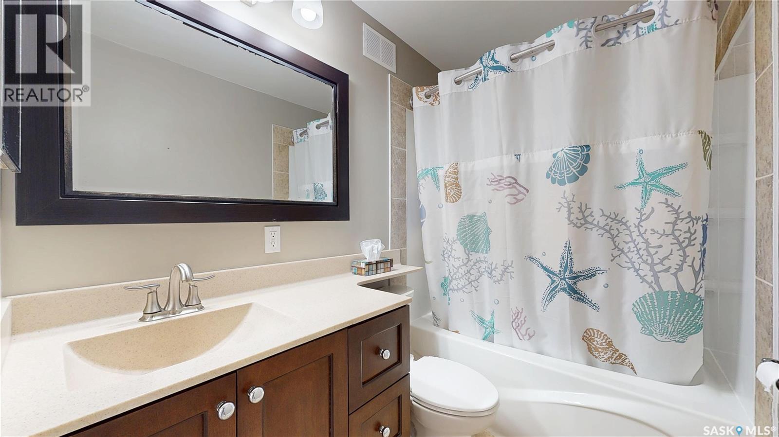 1134 Brown Street, Regina, SK - Indoor Photo Showing Bathroom