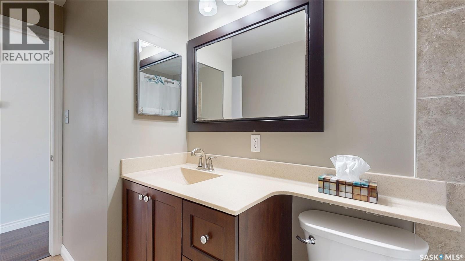 1134 Brown Street, Regina, SK - Indoor Photo Showing Bathroom