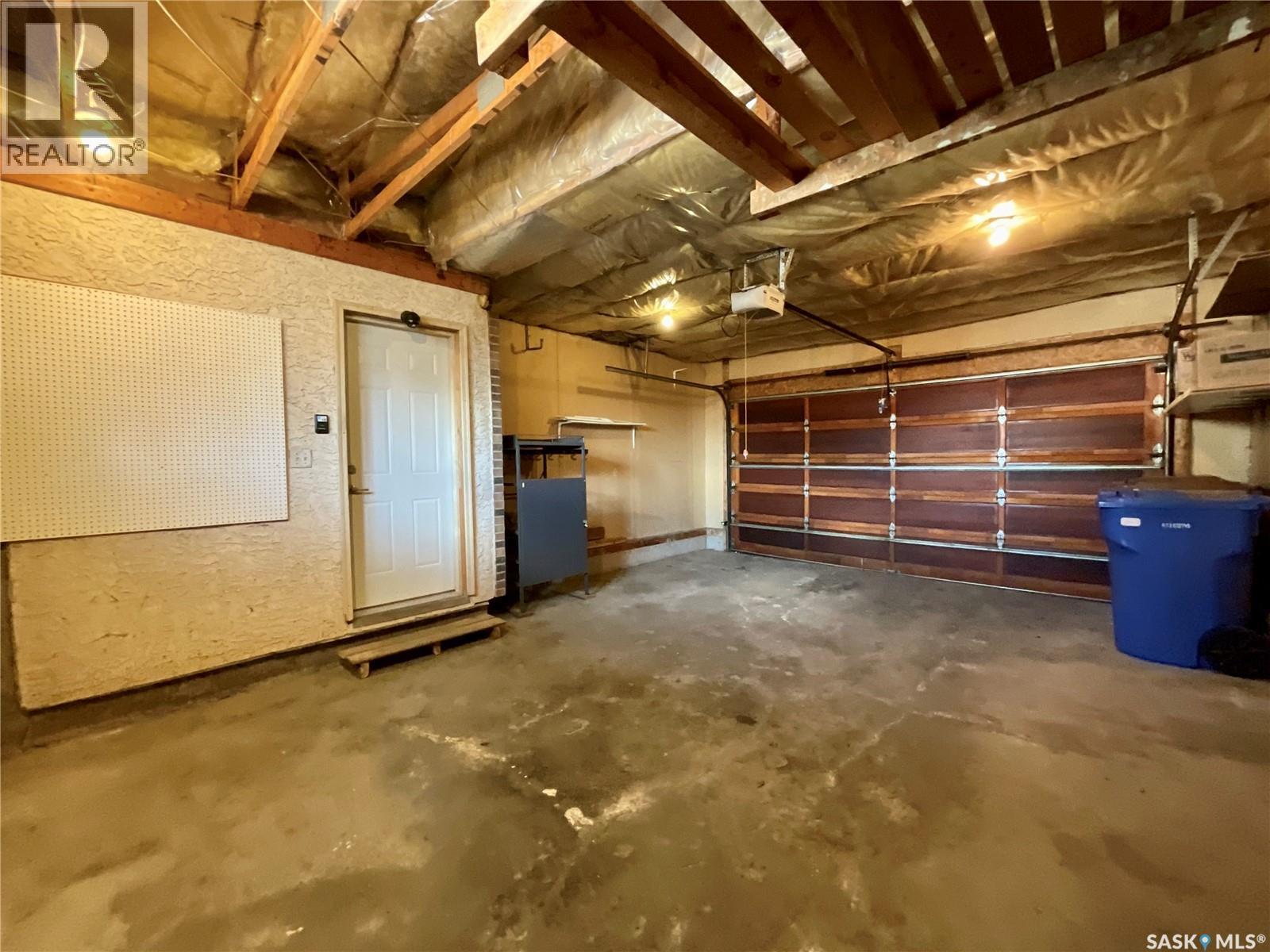 1134 Brown Street, Regina, SK - Indoor Photo Showing Garage