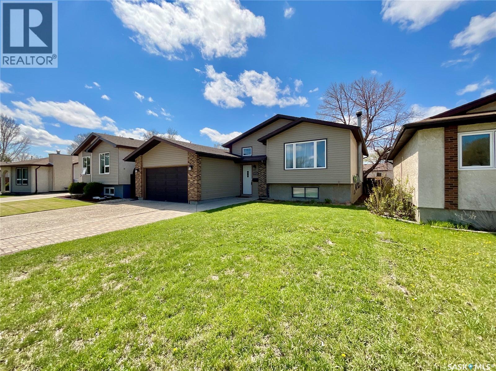 1134 Brown Street, Regina, SK - Outdoor With Facade
