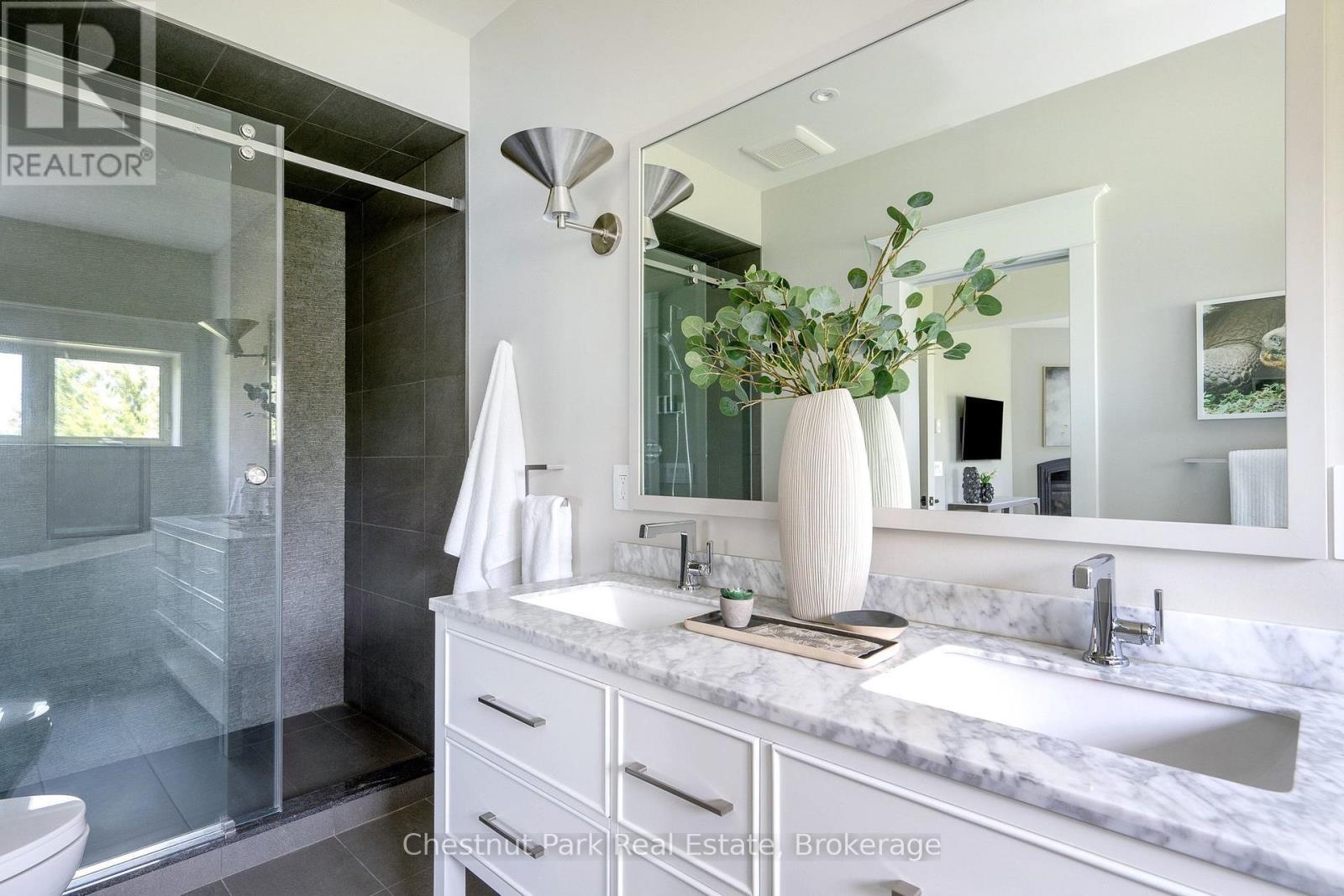 758510 2Nd Line E, Mulmur, ON - Indoor Photo Showing Bathroom