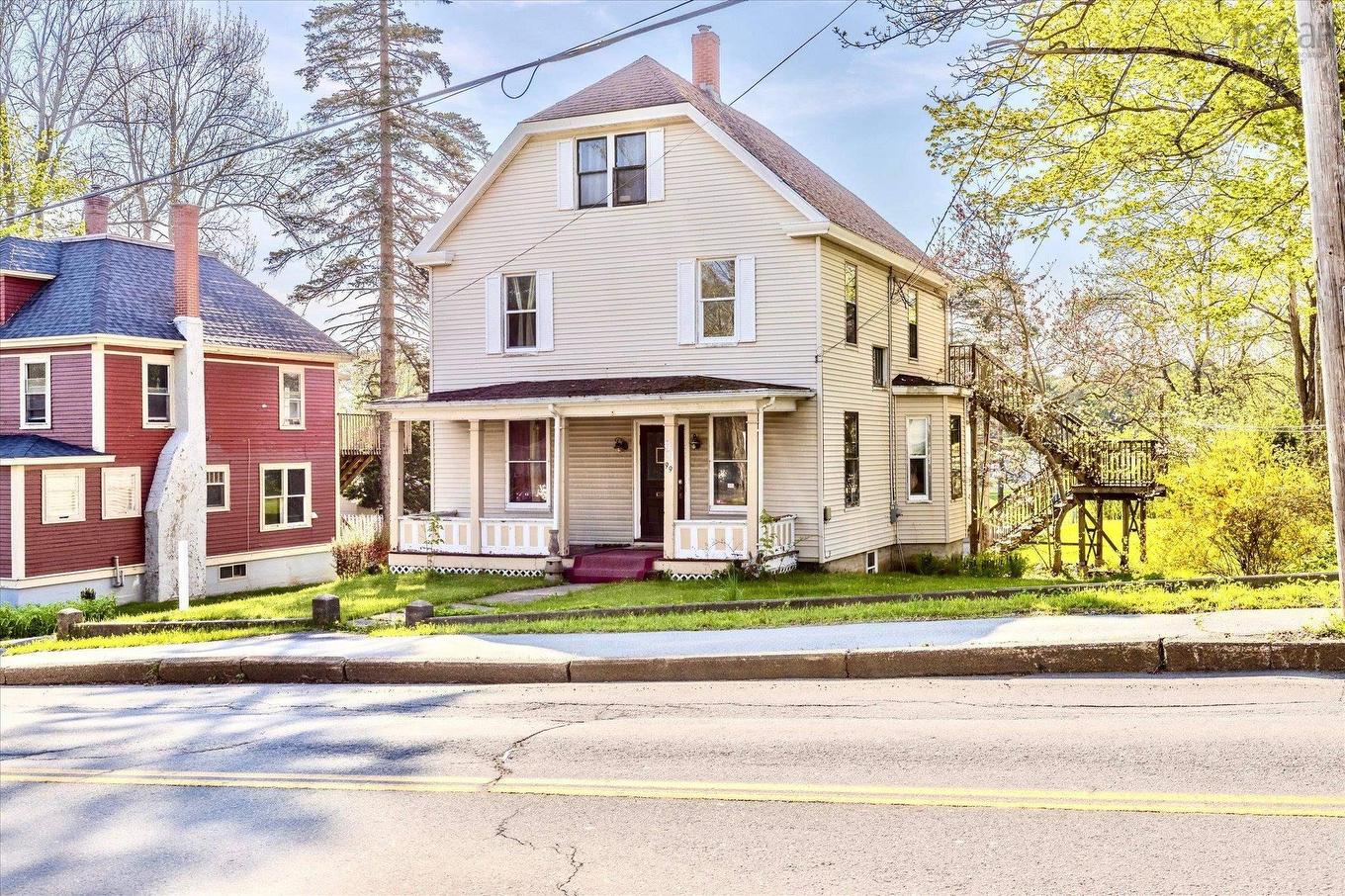 99 Dufferin Street, Bridgewater, NS