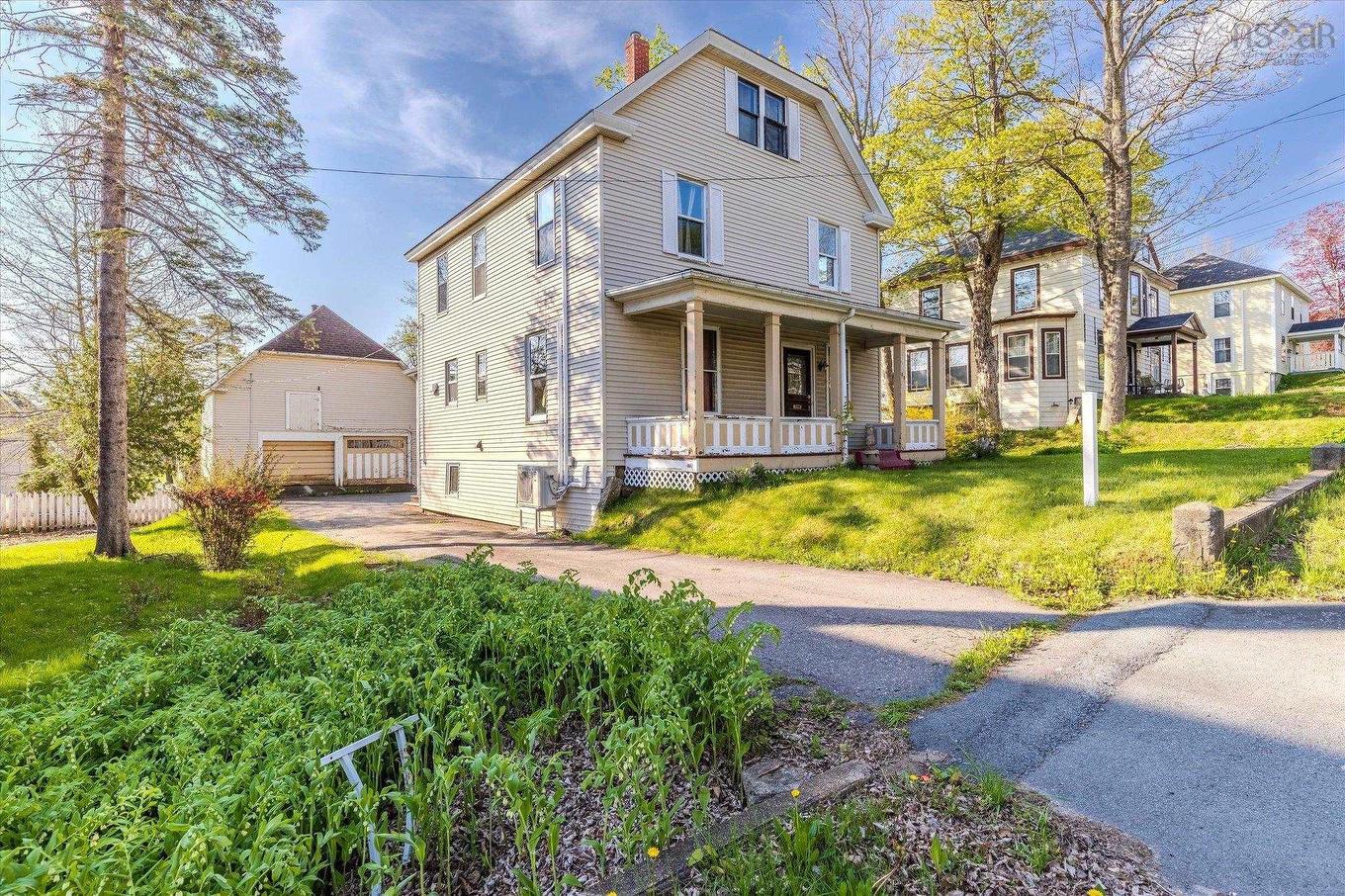 99 Dufferin Street, Bridgewater, NS