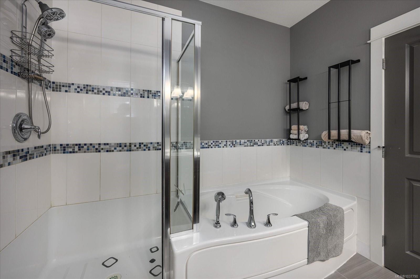 6196 Strathcona Pl, Nanaimo, BC
