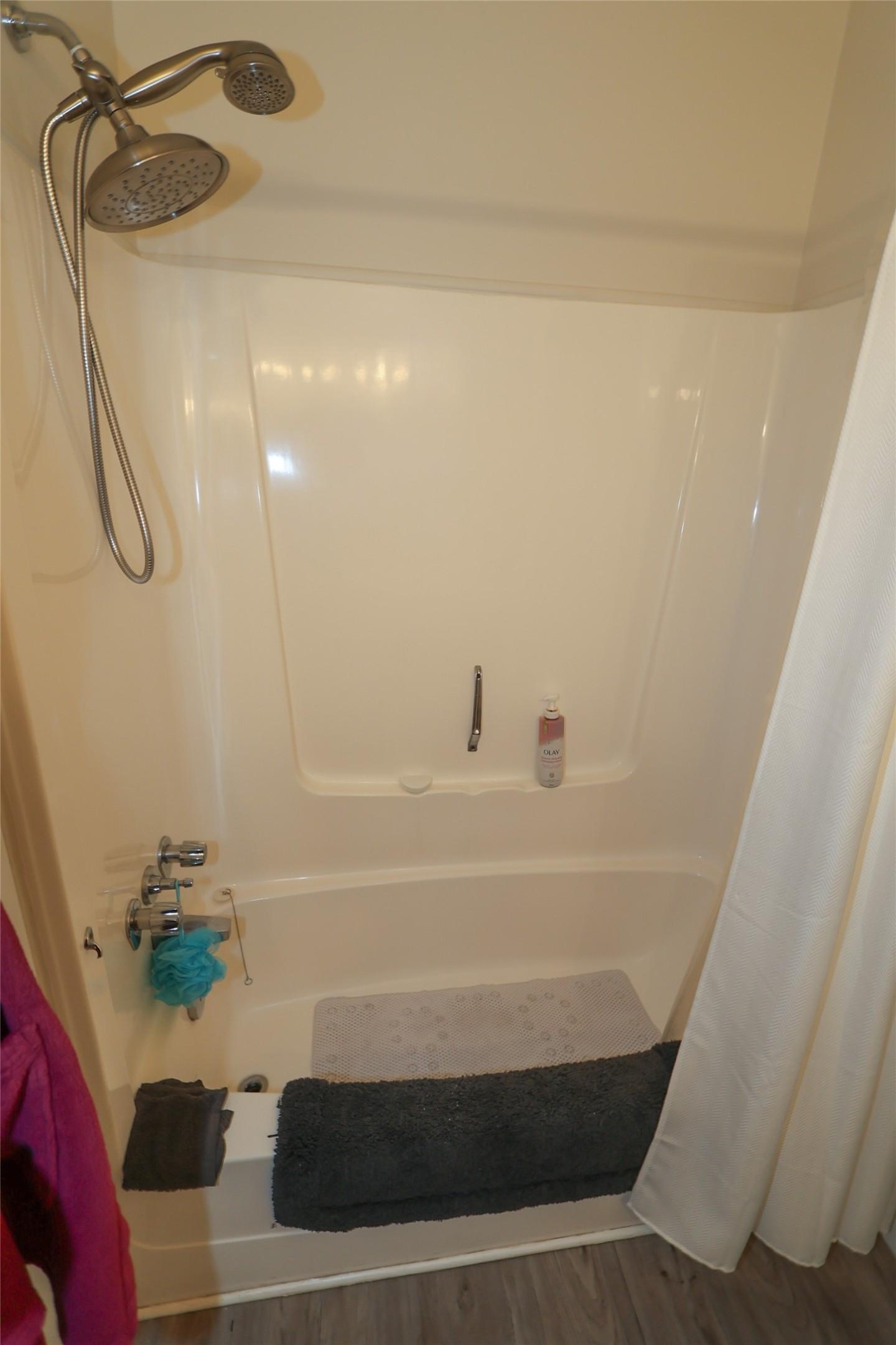 221-223-1051 Gerry Sorensen Way, Kimberley, BC - Indoor Photo Showing Bathroom