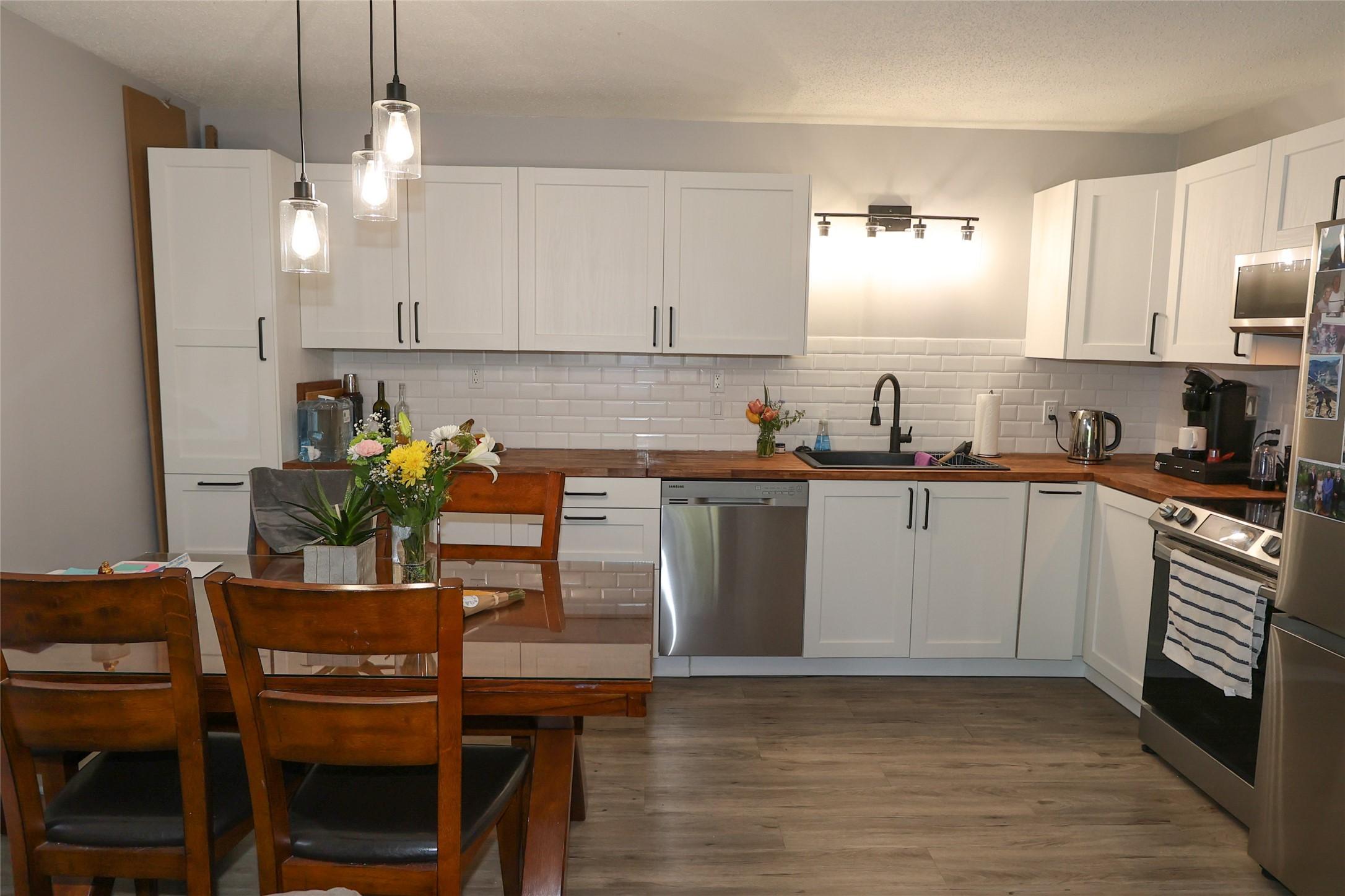 221-223-1051 Gerry Sorensen Way, Kimberley, BC - Indoor Photo Showing Kitchen With Double Sink
