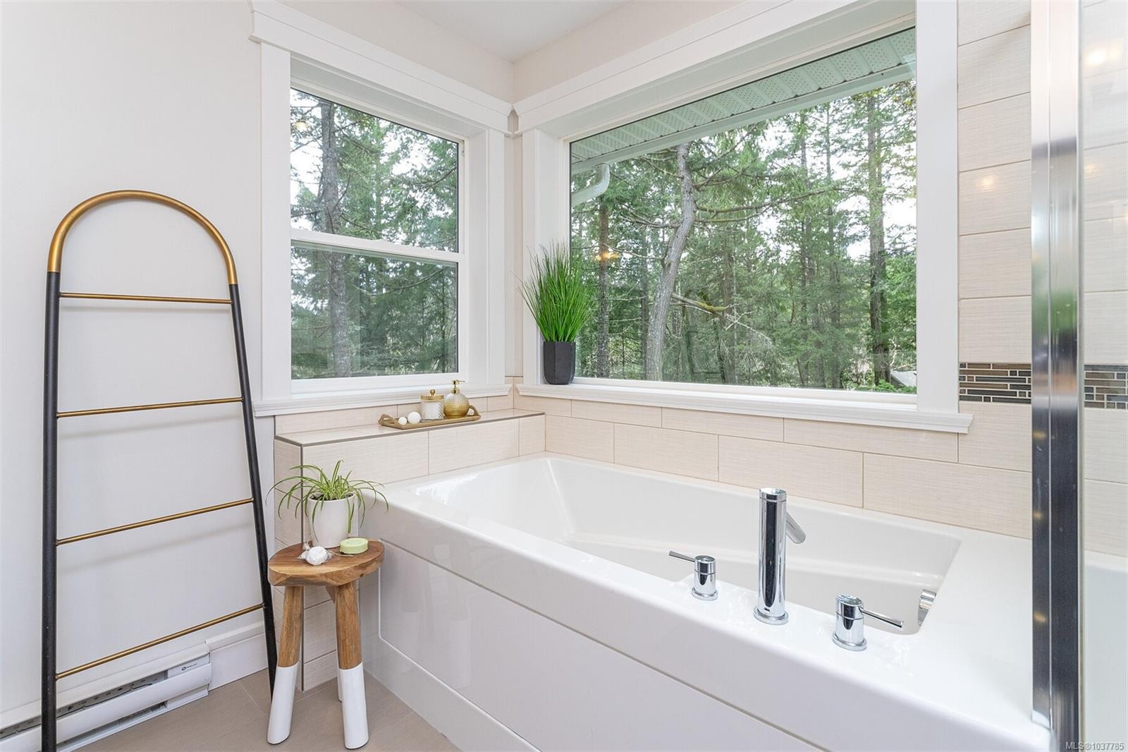 1622 Millstream Rd, Highlands, BC