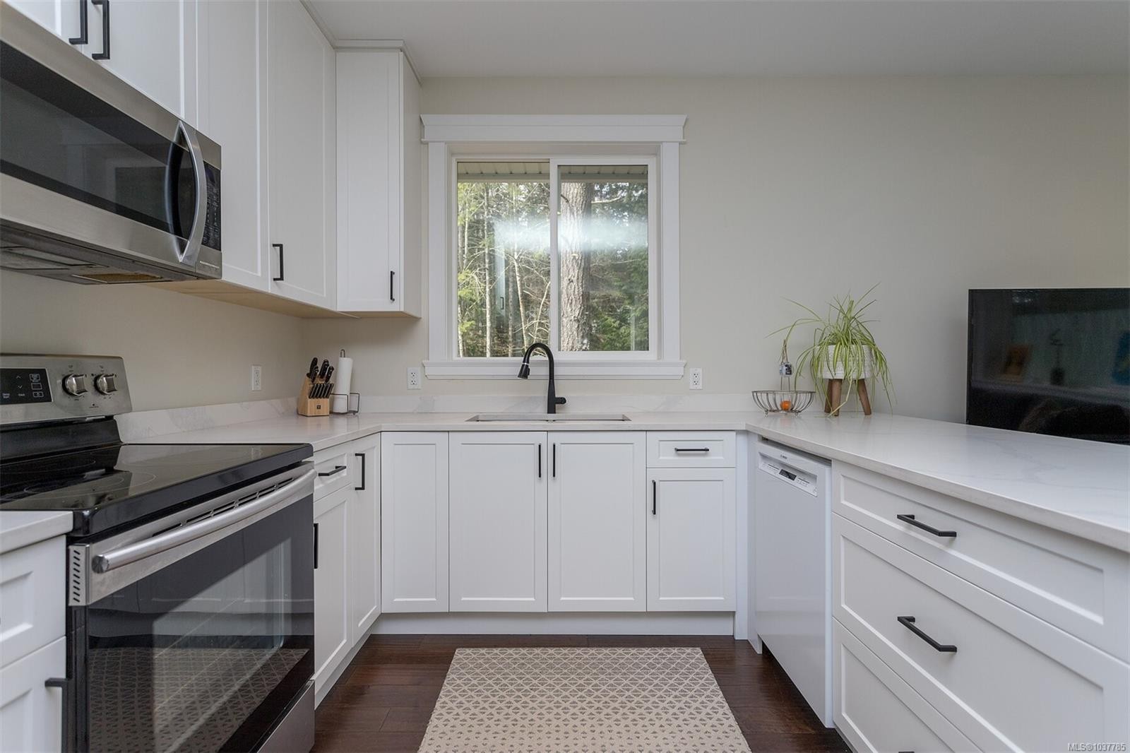 1622 Millstream Rd, Highlands, BC