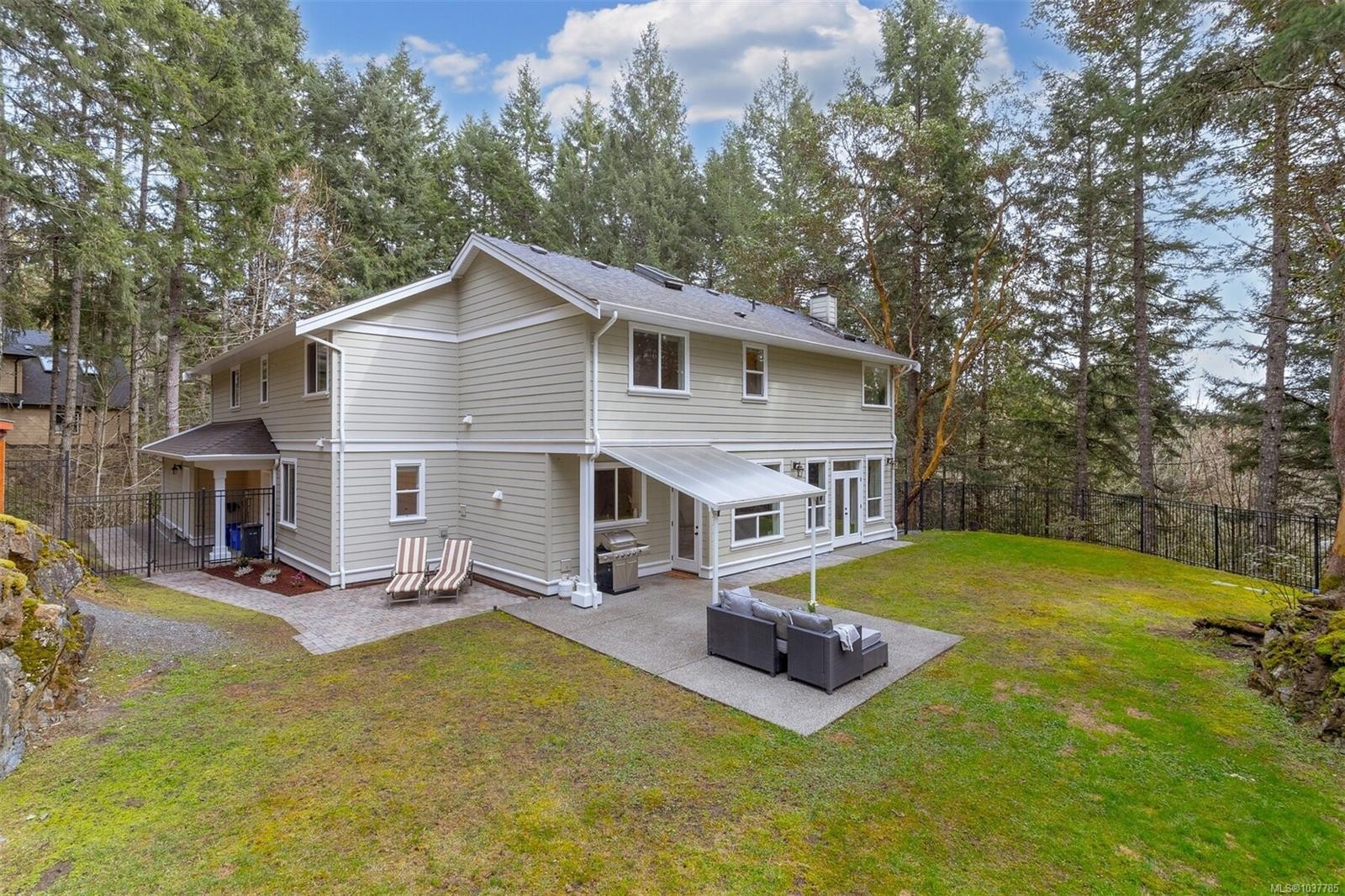1622 Millstream Rd, Highlands, BC