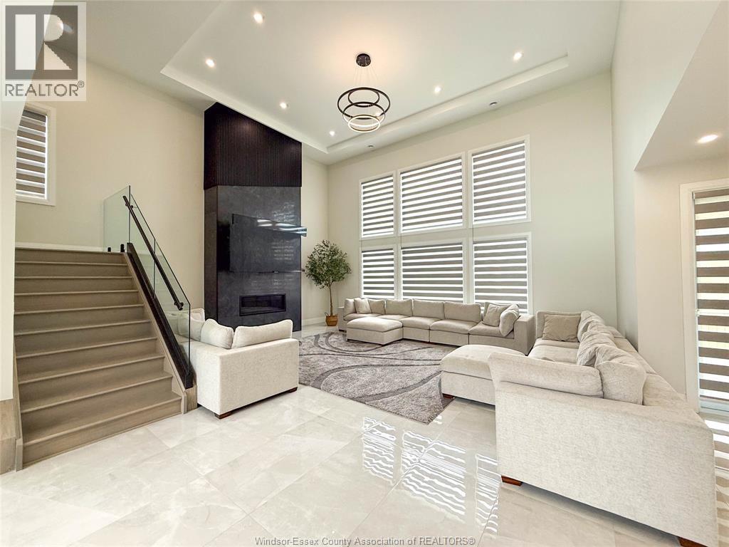 7 Cypress Pointe, Leamington, ON - Indoor Photo Showing Living Room With Fireplace