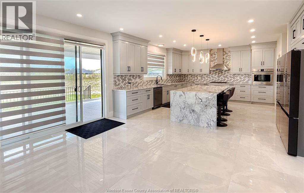 7 Cypress Pointe, Leamington, ON - Indoor Photo Showing Kitchen With Upgraded Kitchen