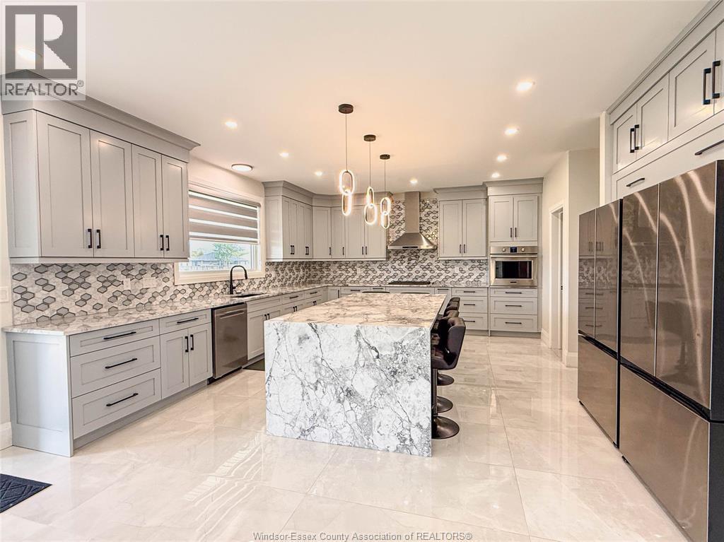7 Cypress Pointe, Leamington, ON - Indoor Photo Showing Kitchen With Upgraded Kitchen