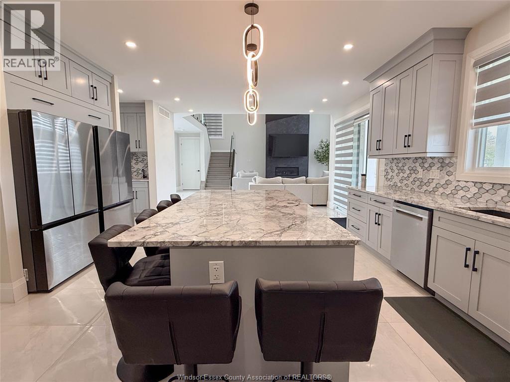 7 Cypress Pointe, Leamington, ON - Indoor Photo Showing Kitchen With Upgraded Kitchen