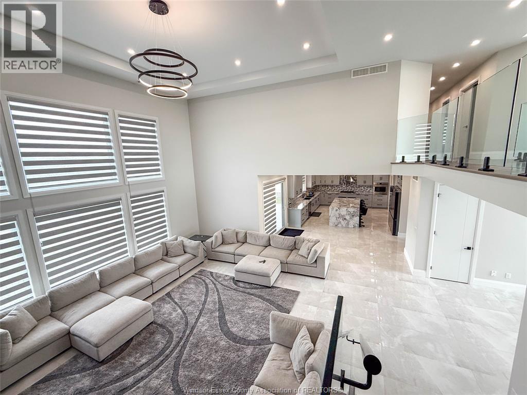 7 Cypress Pointe, Leamington, ON - Indoor Photo Showing Living Room