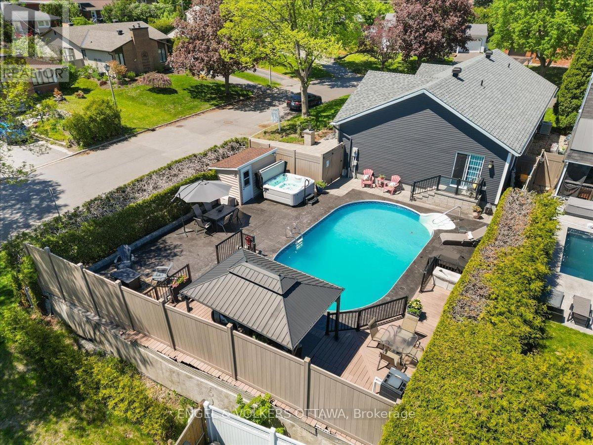 1005 Gold Crescent, Ottawa, ON - Outdoor With Deck Patio Veranda