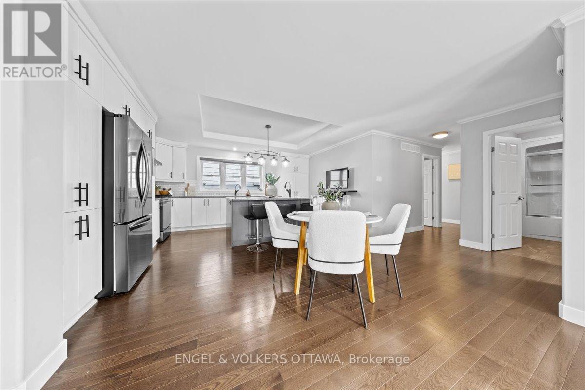 1005 Gold Crescent, Ottawa, ON - Indoor Photo Showing Dining Room