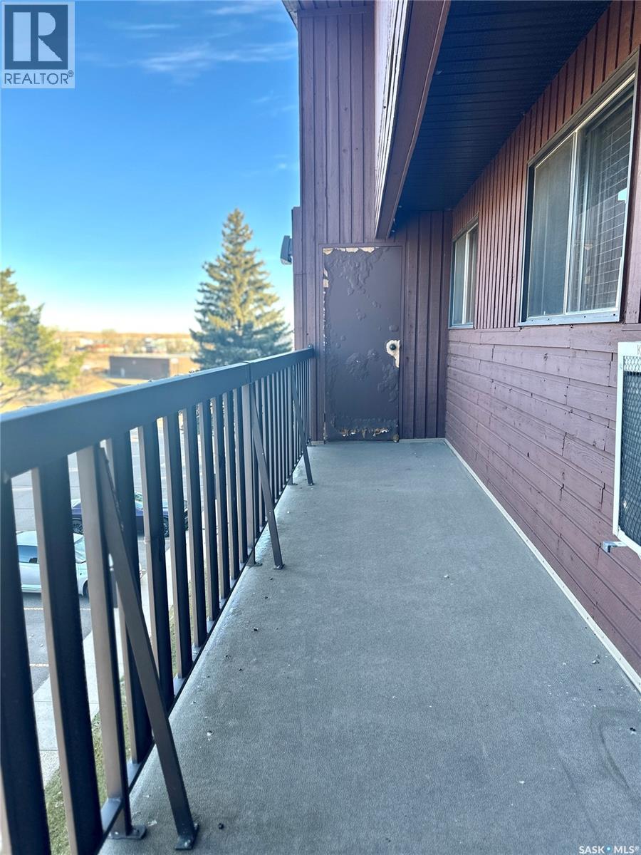 305 1110 9Th Avenue Ne, Swift Current, SK - Outdoor With Balcony With Exterior