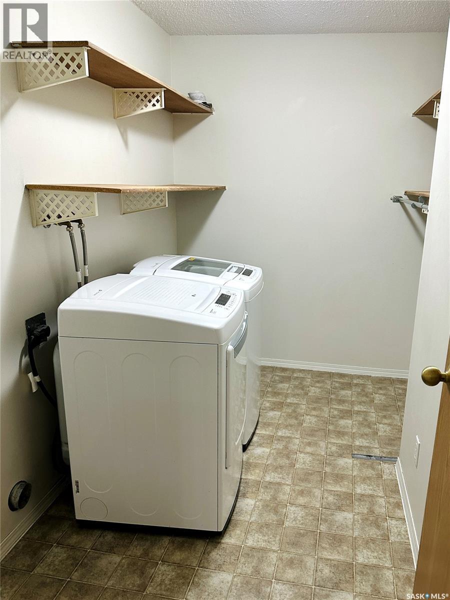 305 1110 9Th Avenue Ne, Swift Current, SK - Indoor Photo Showing Laundry Room