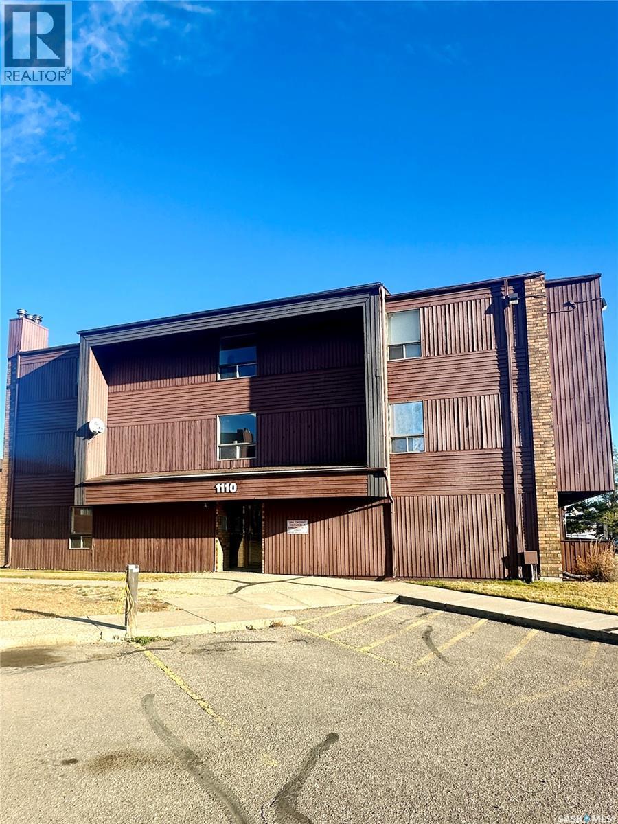 305 1110 9Th Avenue Ne, Swift Current, SK - Outdoor With Deck Patio Veranda With Exterior