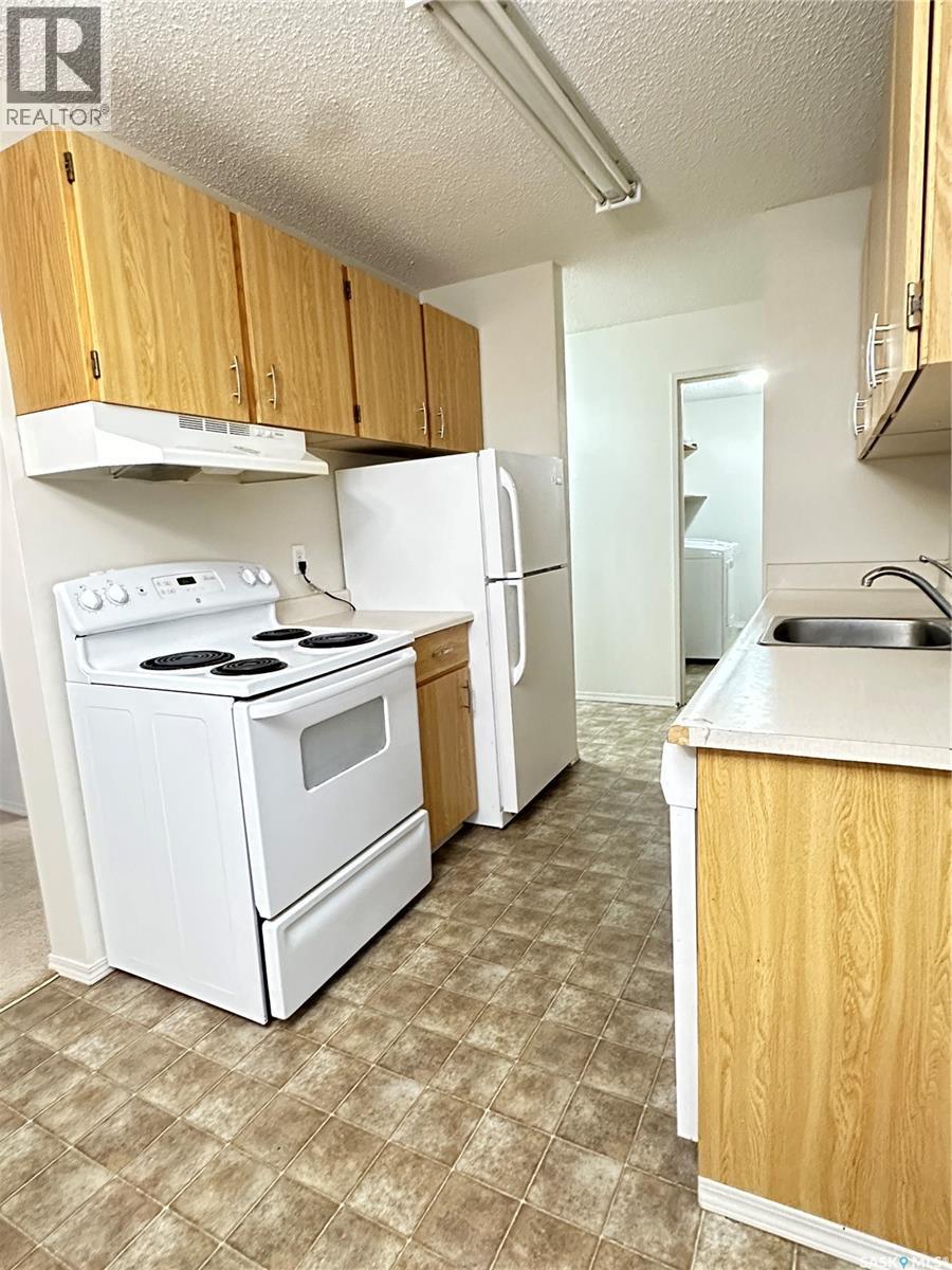 305 1110 9Th Avenue Ne, Swift Current, SK - Indoor Photo Showing Kitchen