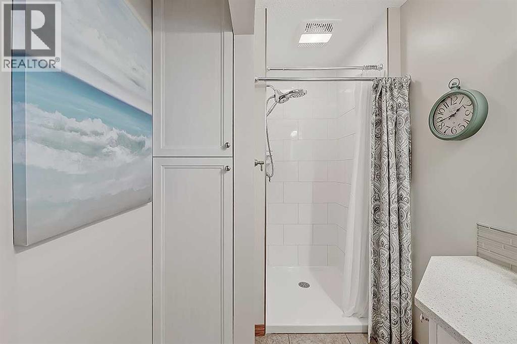 42 Sundown Close Se, Calgary, AB - Indoor Photo Showing Bathroom