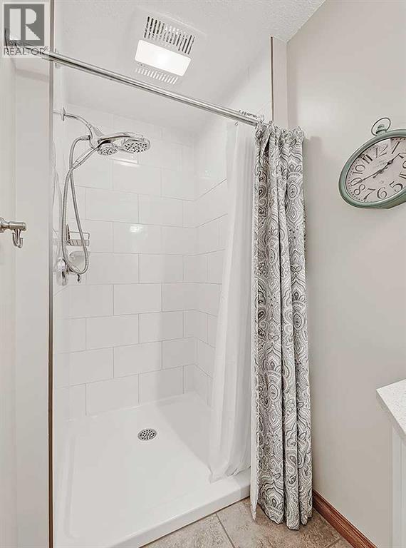 42 Sundown Close Se, Calgary, AB - Indoor Photo Showing Bathroom