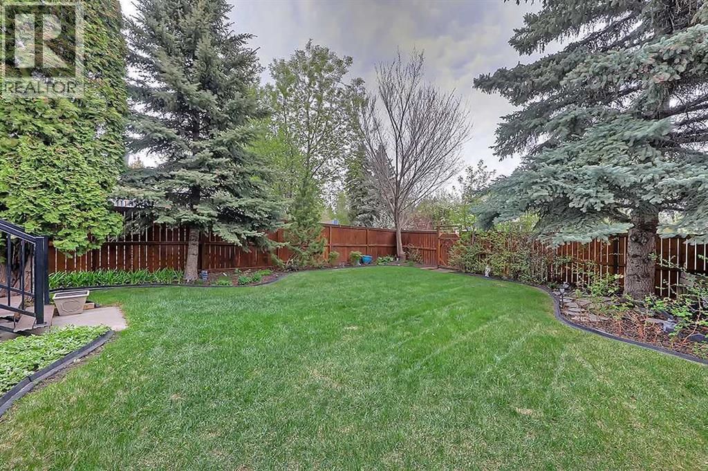 42 Sundown Close Se, Calgary, AB - Outdoor With Backyard
