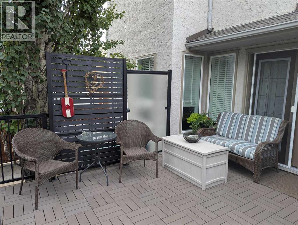 42 Sundown Close Se, Calgary, AB - Outdoor With Deck Patio Veranda