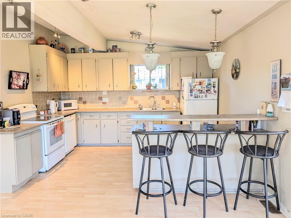 18 Kenneth Avenue, Port Dover, ON - Indoor Photo Showing Kitchen