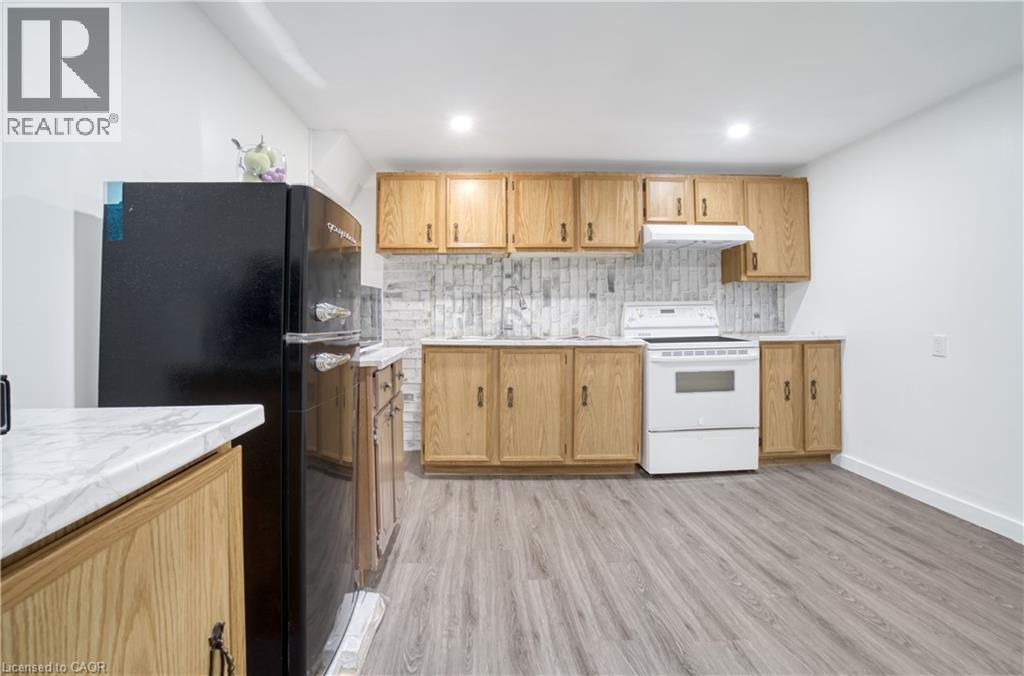 60 Lysanda Avenue, London, ON - Indoor Photo Showing Kitchen