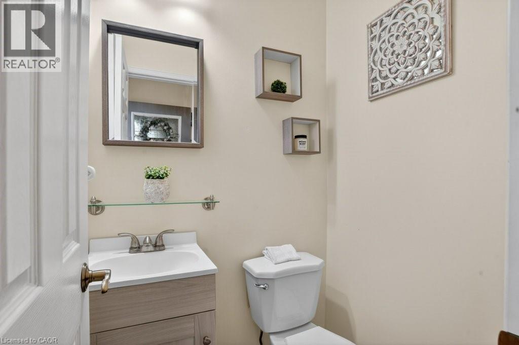 2ps Bathroom on Main Floor - 222 Grey Fox Drive, Kitchener, ON - Indoor Photo Showing Bathroom