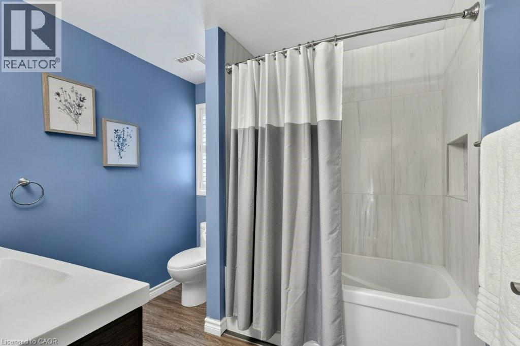 4pc Bath on 2nd floor - 222 Grey Fox Drive, Kitchener, ON - Indoor Photo Showing Bathroom